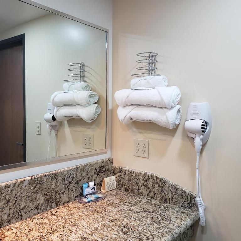 La Villa de Zaragoza - Deluxe Quadruple Room - 8
