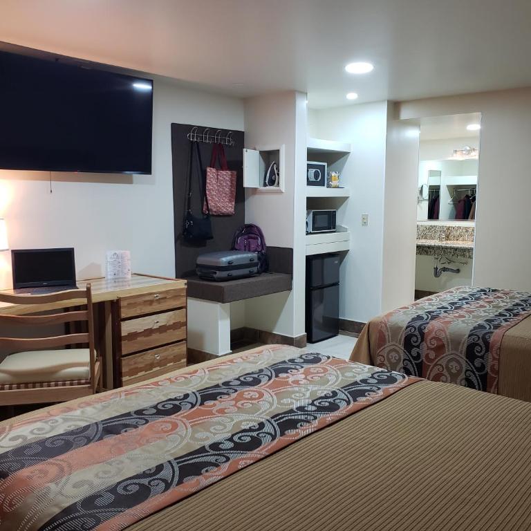 La Villa de Zaragoza - Deluxe Quadruple Room - 12