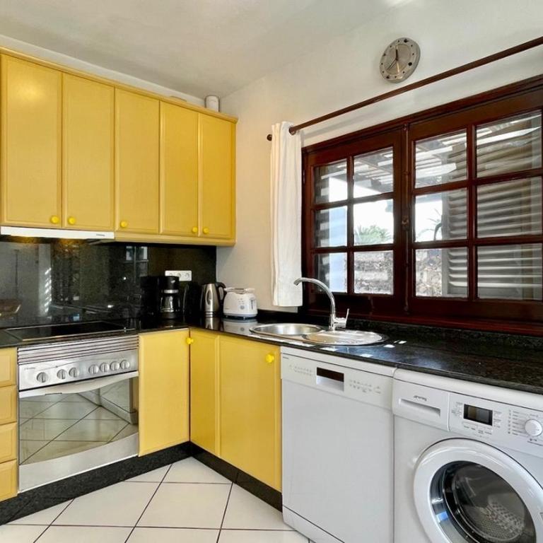 Villa Estefania - Four-Bedroom House - 36