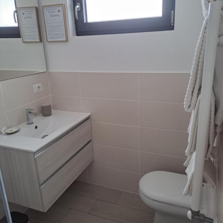 Fiumicino Airport Sunflower Room - Camera Matrimoniale con Bagno Privato - 18