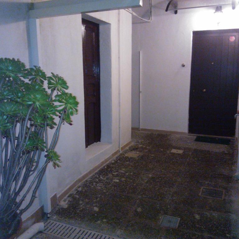 Interno 3 - Camera Quadrupla con Bagno Privato - 1