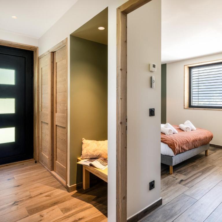 Chalet neuf, Jacuzzi, piscine privée mai-sept, pétanque, proche Paradiski - Chalet - 24