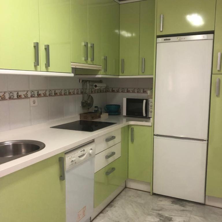 Centro ciudad y parking - Two-Bedroom Apartment - 12
