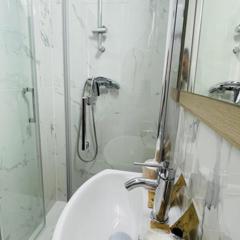 HOTEL LOUVAIN - Chambre Simple - 17