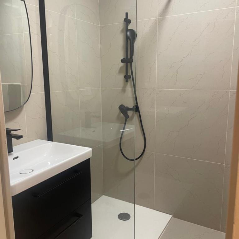 Charmant appartement - One-Bedroom Apartment - 12