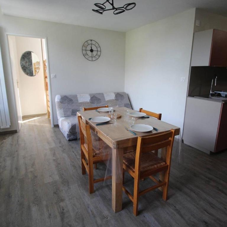 Luchon - 2 Pièces Cabine pour 6 Pers. avec Parking et Animaux admis - FR-1-313-226 - Appartement - 6