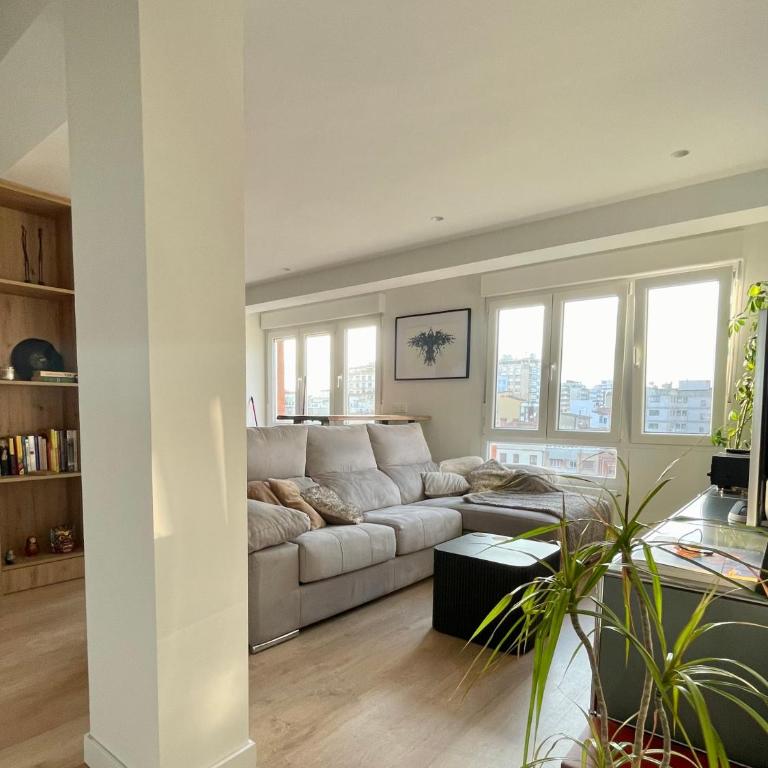 Piso de 2 habitaciones en centro, zona muy tranquila con playa a 2 min andando - Apartamento de 2 dormitorios - 2