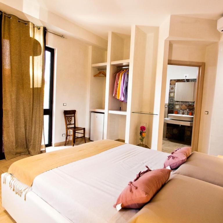 B&B Shining - Camera Matrimoniale Deluxe con Balcone - 3