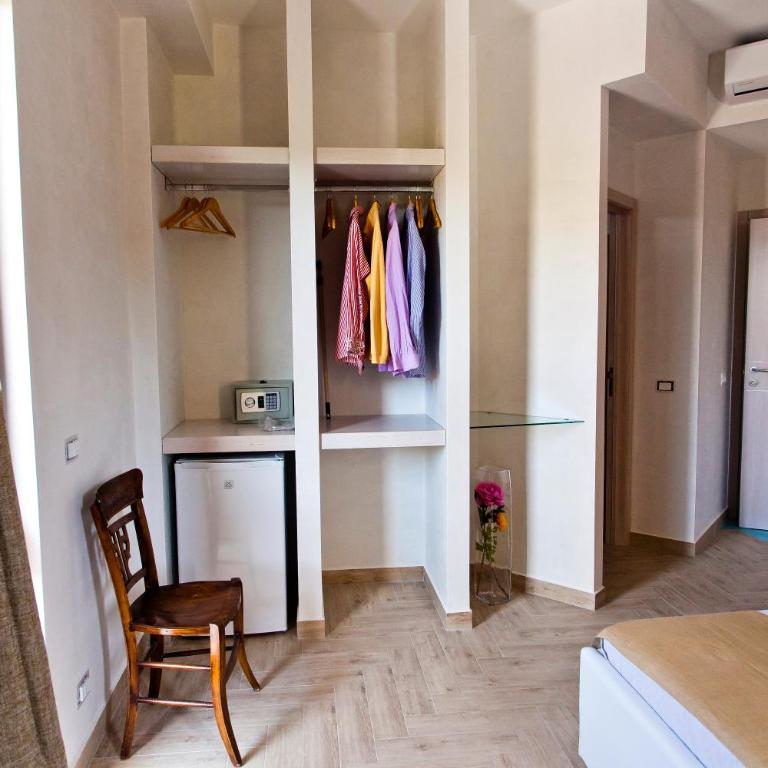 B&B Shining - Camera Matrimoniale Deluxe con Balcone - 5