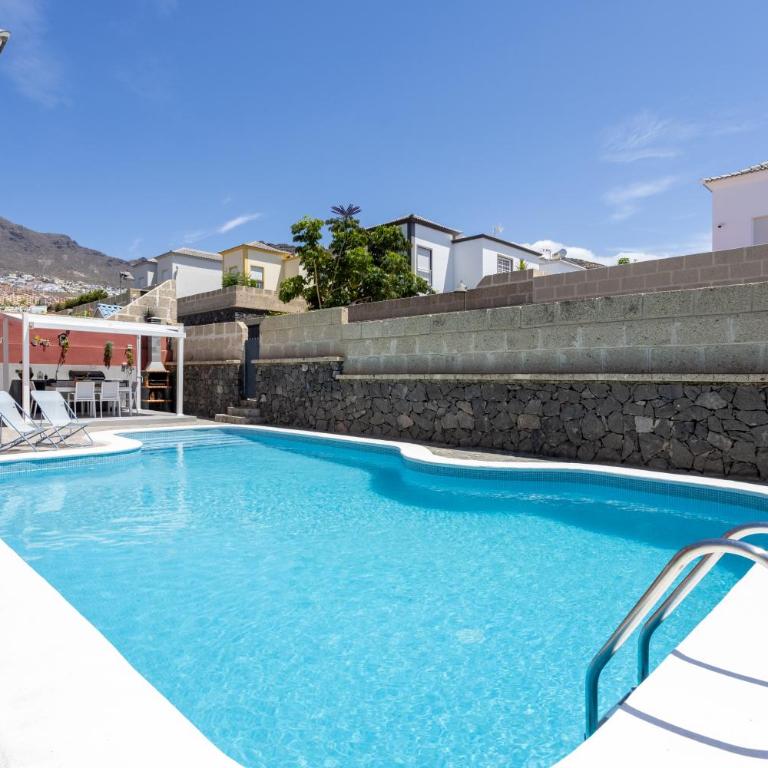 Villa Chloe Costa Adeje Tenerifesummervillas GIANT PRIVATE POOL 11 METERS LONG - Casa de 3 dormitorios - 2