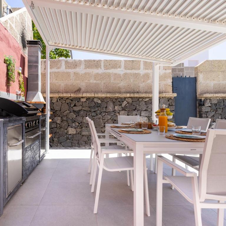 Villa Chloe Costa Adeje Tenerifesummervillas GIANT PRIVATE POOL 11 METERS LONG - Casa de 3 dormitorios - 45