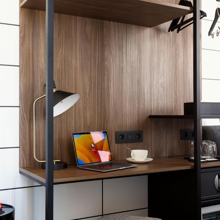 Hôtel Moderniste - Grande Chambre Quadruple - 4
