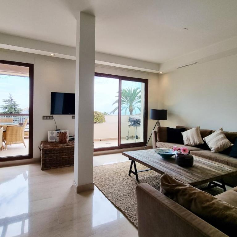 Luxury Penthouse in Medina Banus - Three-Bedroom Apartment - 1