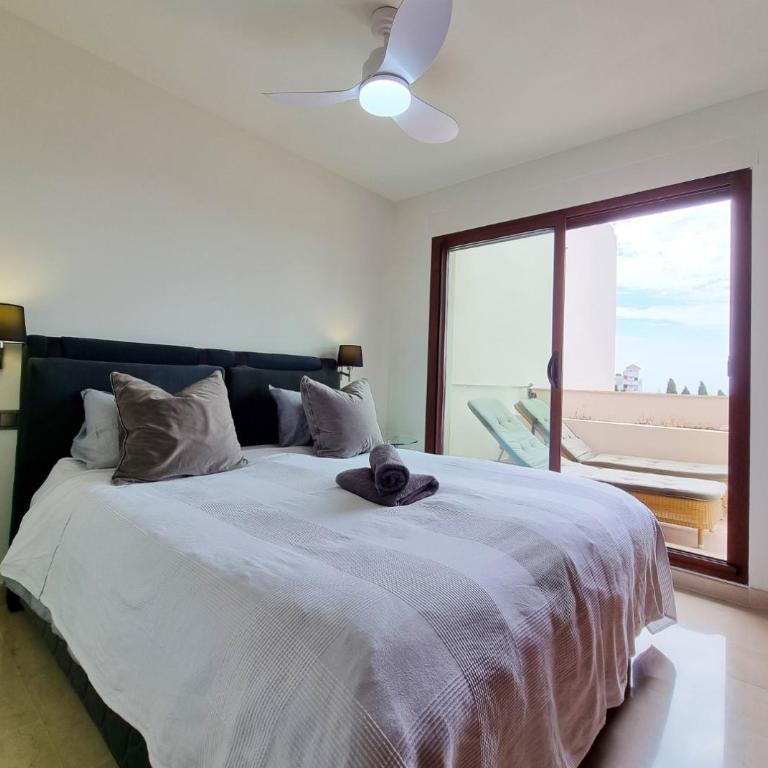 Luxury Penthouse in Medina Banus - Three-Bedroom Apartment - 3