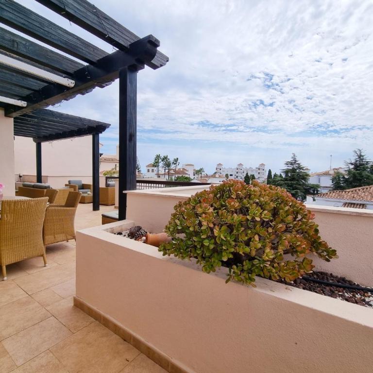 Luxury Penthouse in Medina Banus - Three-Bedroom Apartment - 14