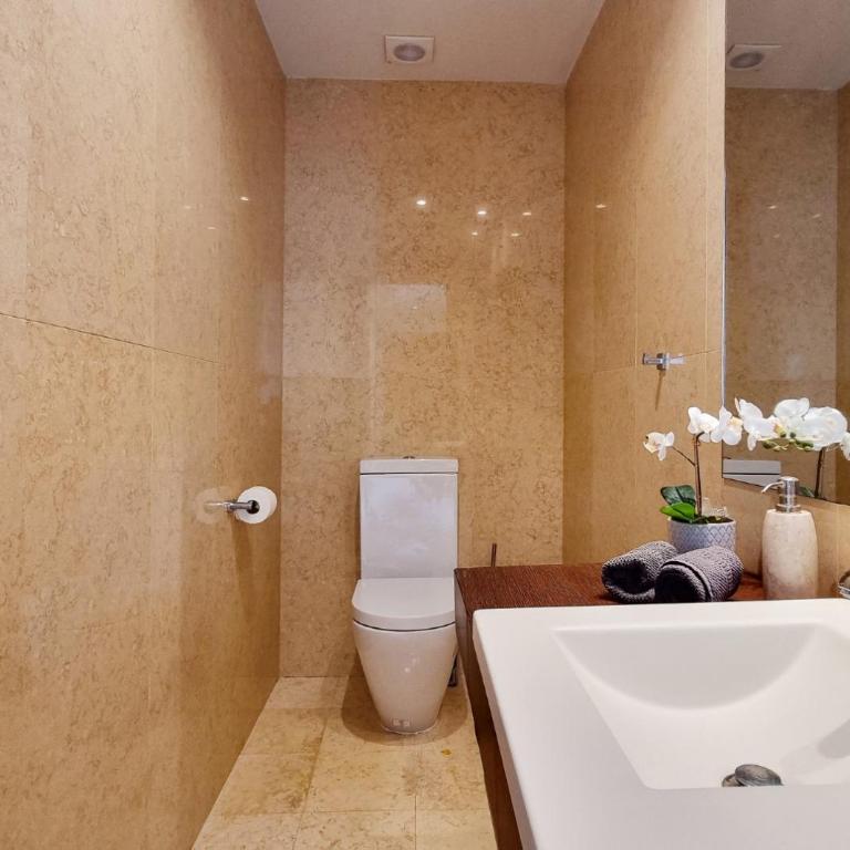 Luxury Penthouse in Medina Banus - Three-Bedroom Apartment - 29
