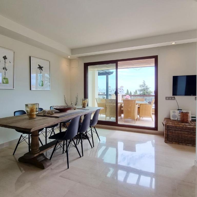 Luxury Penthouse in Medina Banus - Three-Bedroom Apartment - 31
