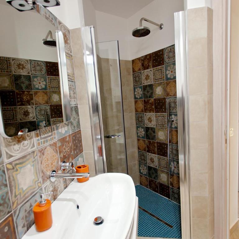 B&B Shining - Camera Matrimoniale con Patio - 4