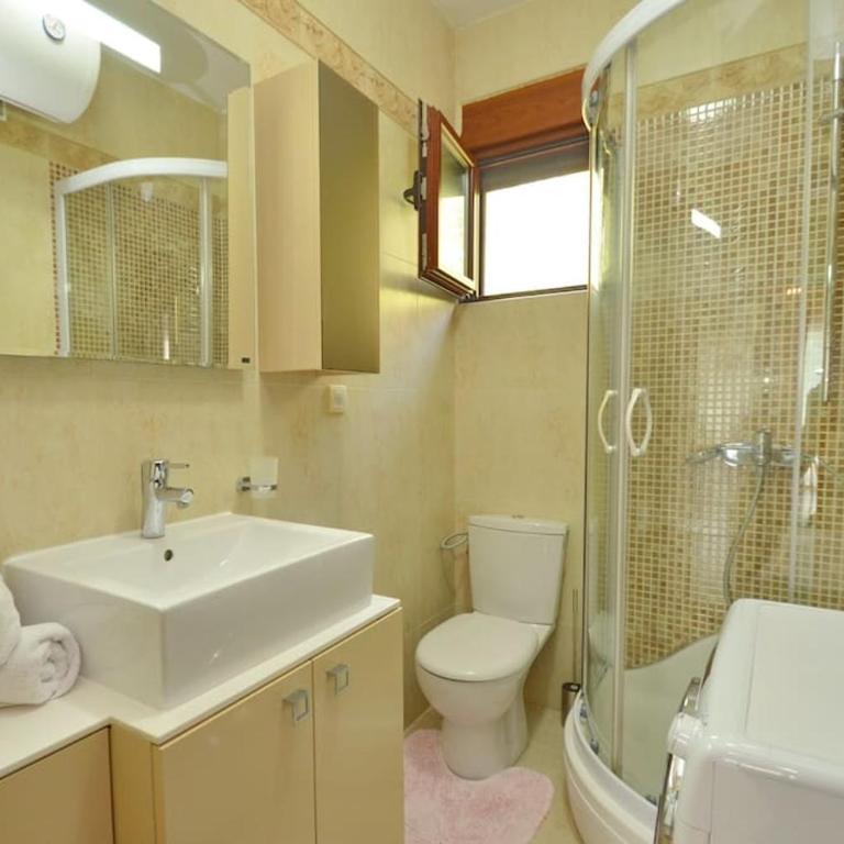 Four season seaview - lovely 2 bedroom apartment - Two-Bedroom Apartment - 20