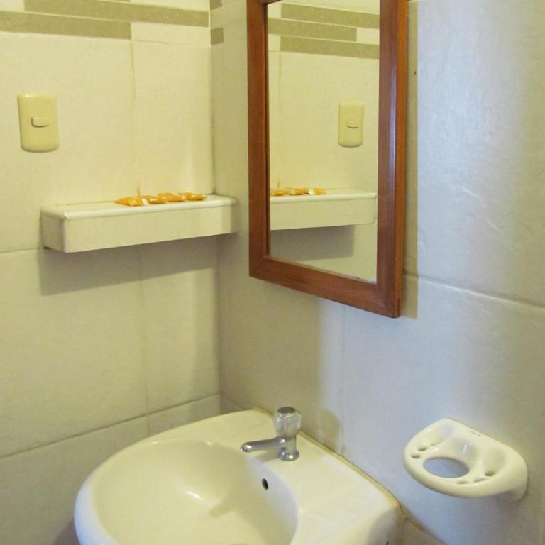 Huanchaco Hostal - Standard Quadruple Room - 2