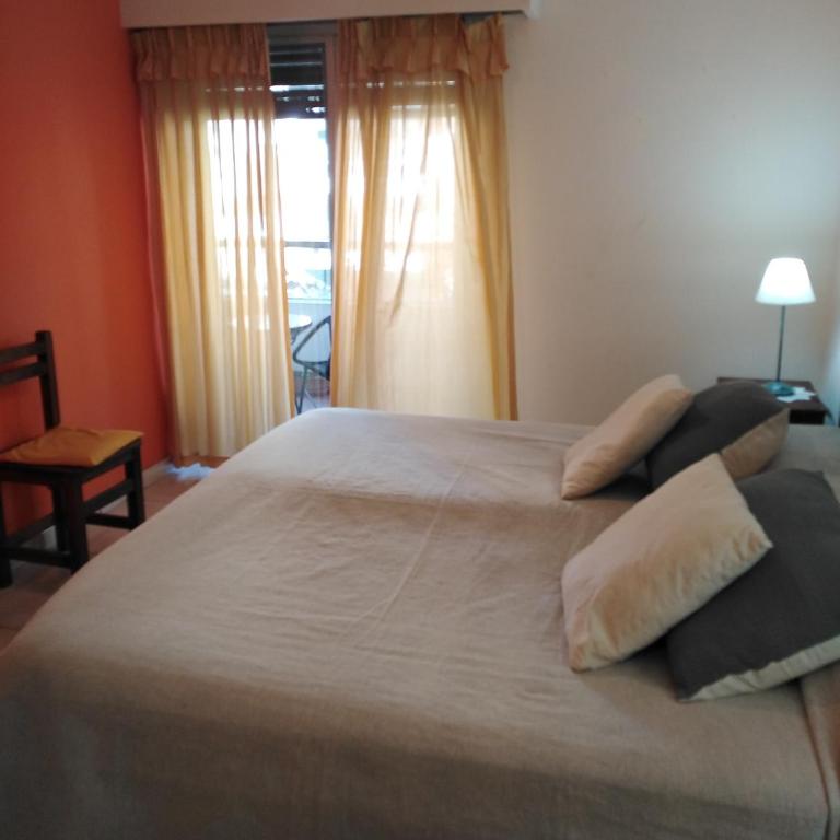 Amplio departamento en Nueva Cordoba - Bv Chacabuco - Apartamento con balcón - 10