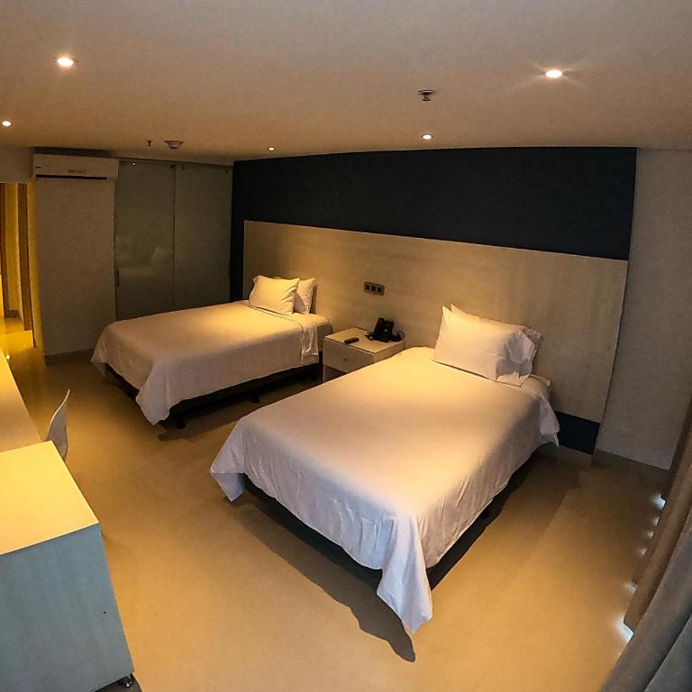 HOTEL MANZUR - Habitación Doble Estándar - 2 camas - 3
