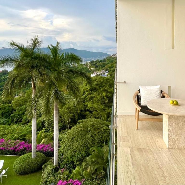 Encanto Acapulco - Suite con cama grande y balcón - 7