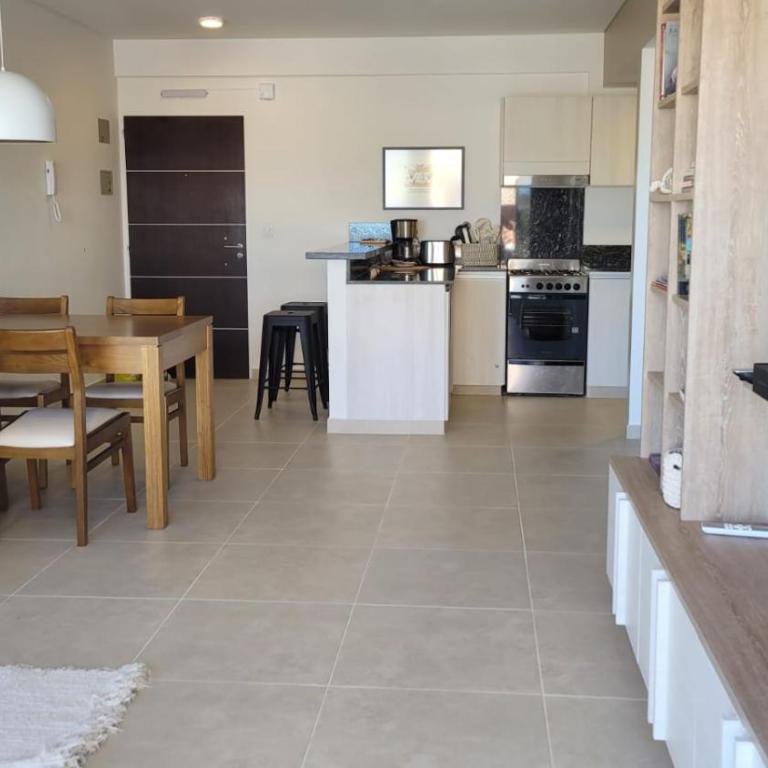 Departamento moderno con cochera y parrilla, amplio y luminoso - Apartamento de 1 dormitorio - 16