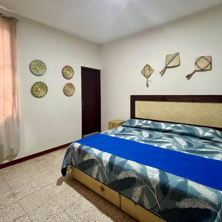 CASA CEMPOAL - Habitación con cama extragrande. - 3