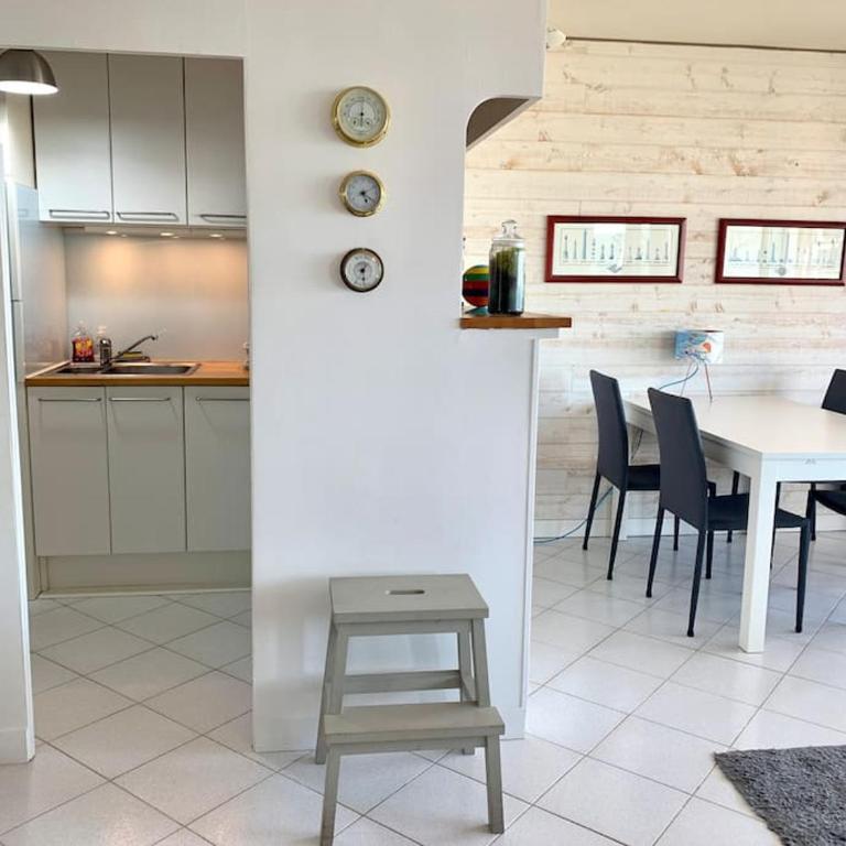 Bel appartement vue mer avec parking gratuit - Apartamento de 2 dormitorios - 10