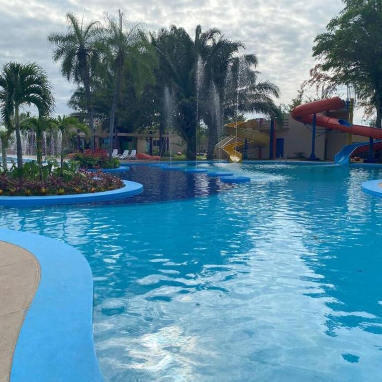 Hermosa casa en cond. privado - Casa de 2 dormitorios - 2