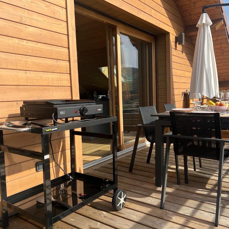 Splendide appartement style chalet classé 4 étoiles, terrasse face à la montagne - Three-Bedroom Apartment - 40