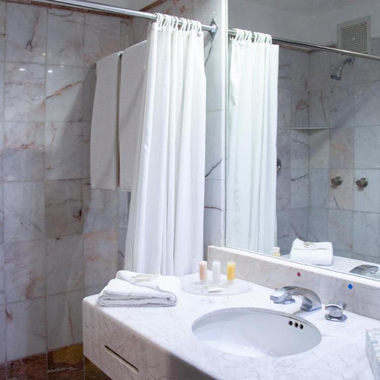 Plaza Camelinas Hotel - King Room - 1