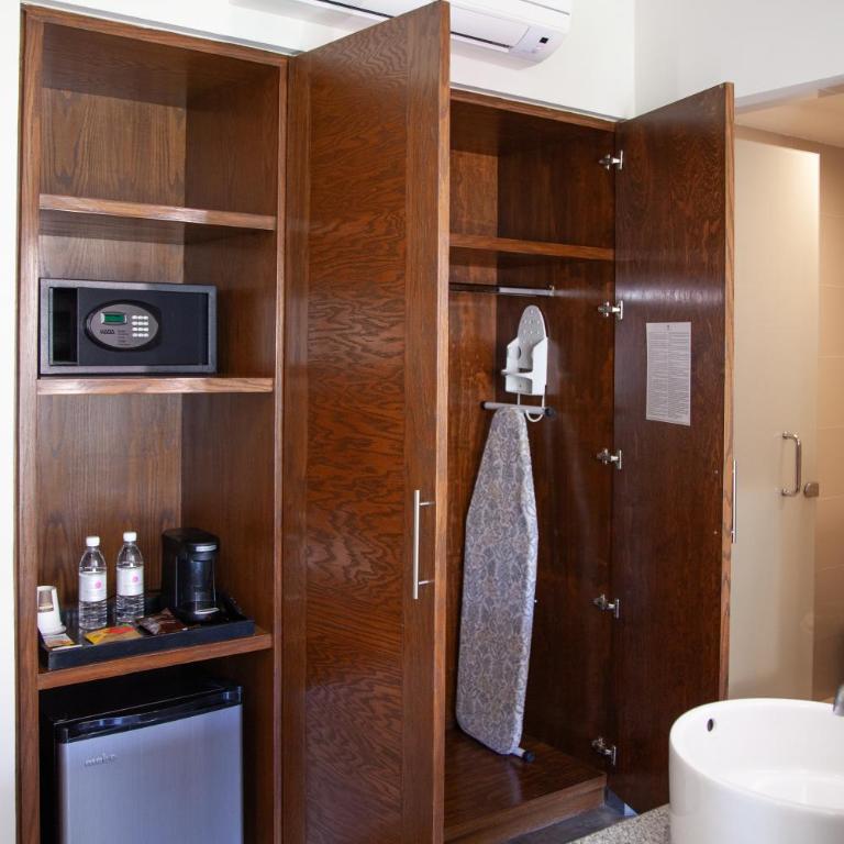 Plaza Camelinas Hotel - Executive King Room - 3