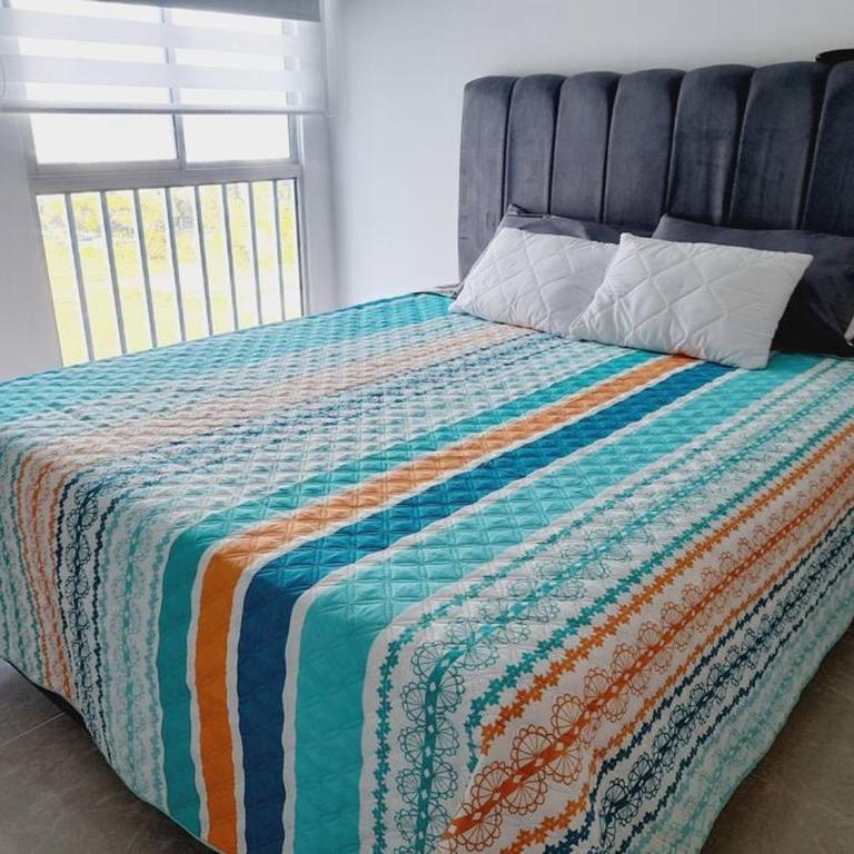 Hermoso apartamento con piscina ubicado cerca a los principales centros comerciales - Apartamento de 3 dormitorios - 16