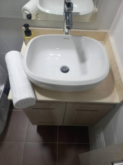 Hermoso apartamento con piscina ubicado cerca a los principales centros comerciales - Apartamento de 3 dormitorios - 11