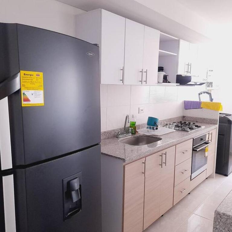 Hermoso apartamento con piscina ubicado cerca a los principales centros comerciales - Apartamento de 3 dormitorios - 9
