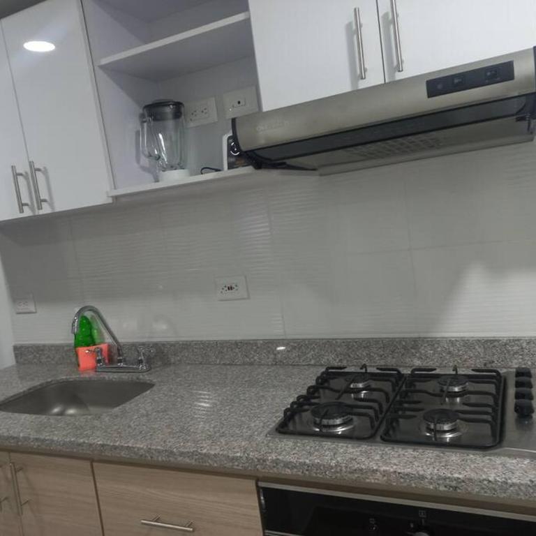 Hermoso apartamento con piscina ubicado cerca a los principales centros comerciales - Apartamento de 3 dormitorios - 8