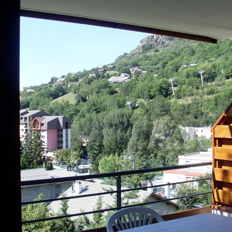 Appartement 3 pièces, Wi-Fi, Parking, proche des pistes - Briançon - FR-1-762-36 - Apartment - 8