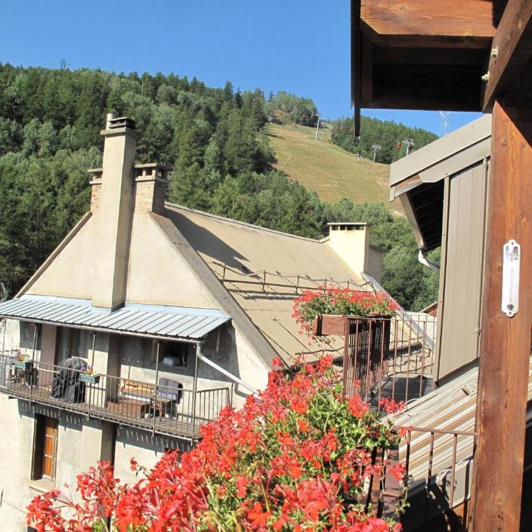Chalet 11 pers, 5 ch, pied des pistes, balcon, parking, Wi-Fi, cheminée, Serre Chevalier - FR-1-762-27 - Appartement - 3