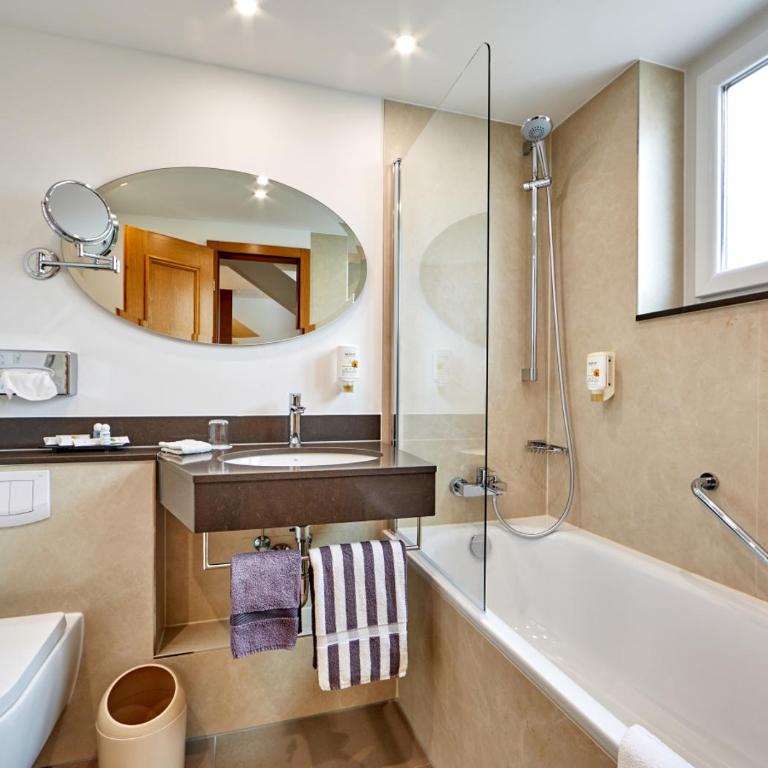 Zum Turm - Apartments und Gästezimmer - Einzelzimmer mit Badewanne - 1