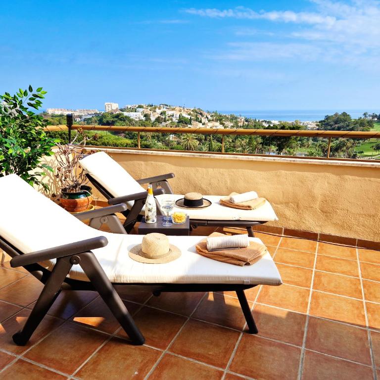 Penthouse Benalvistas Torregolf Seaview - Two-Bedroom Apartment - 3