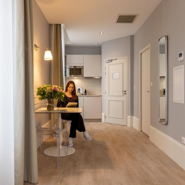 La Maison Blanche - Appart Hôtel de charme Chic & Cosy climatisé, à 350m du coeur de ville de Limoges - Accès autonome - Deluxe Studio with Air-Conditioning - Garden Side - 6