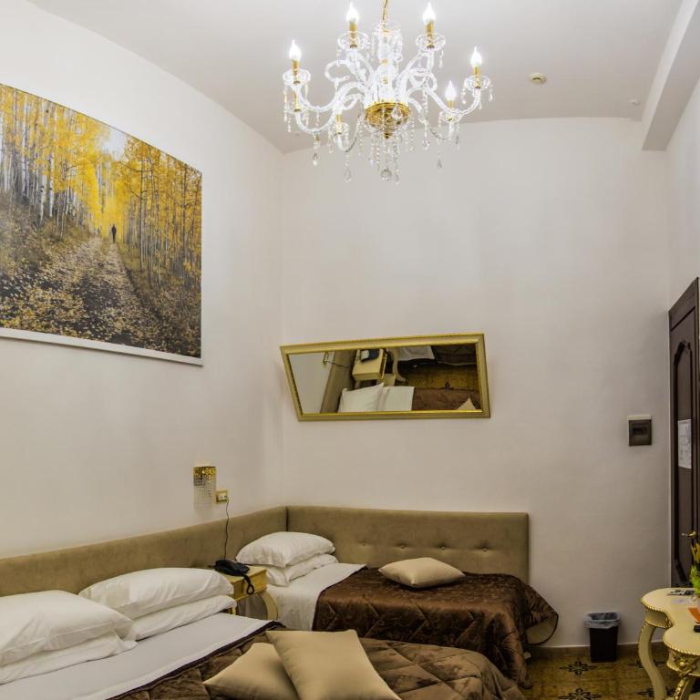 Hotel des Artistes - Deluxe Triple Room - 1