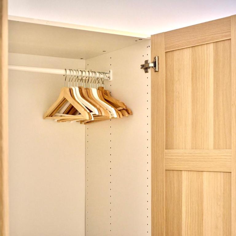 SPACIOUS, SUNNY FLAT BY CITY OF ARTS & SCIENCES - Three-Bedroom Apartment - 30