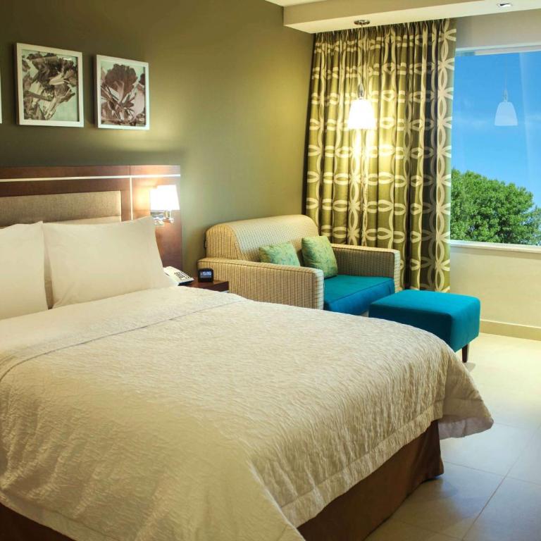 Hampton Inn by Hilton Merida - Queen Room with Sofa Bed - 2