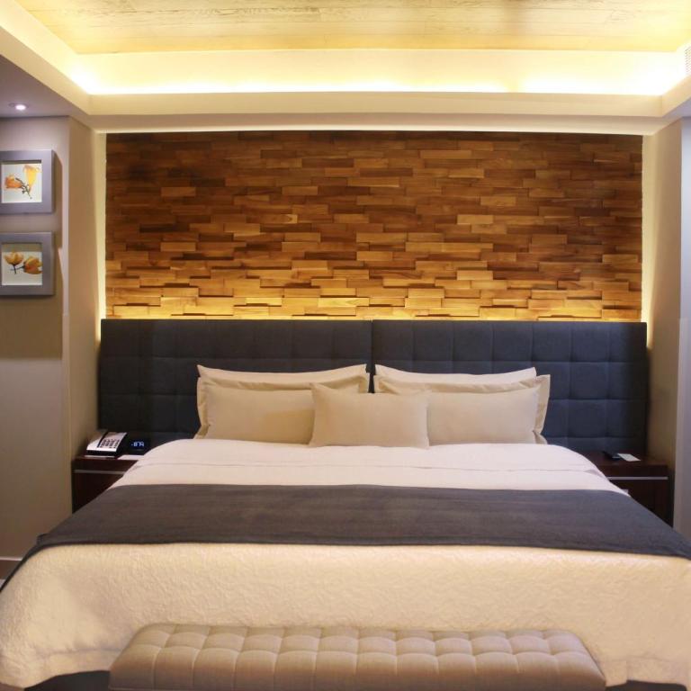 Hampton Inn by Hilton Merida - Queen Room with Sofa Bed - 4