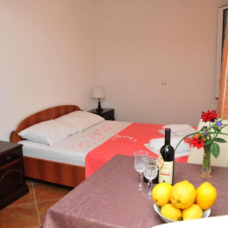 Nikić Apartments - One-Bedroom Apartment with Balcony and Sea View (2 Adults) - 2