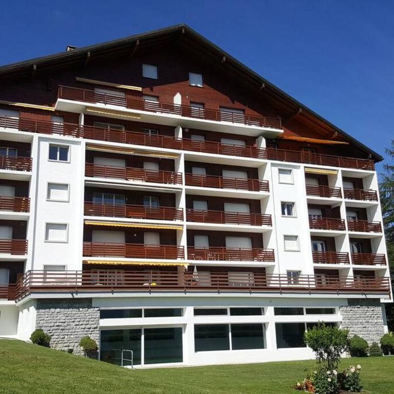 Sunny 2 BR w large terrace, stunning views & pool - Appartement 2 Chambres - 14