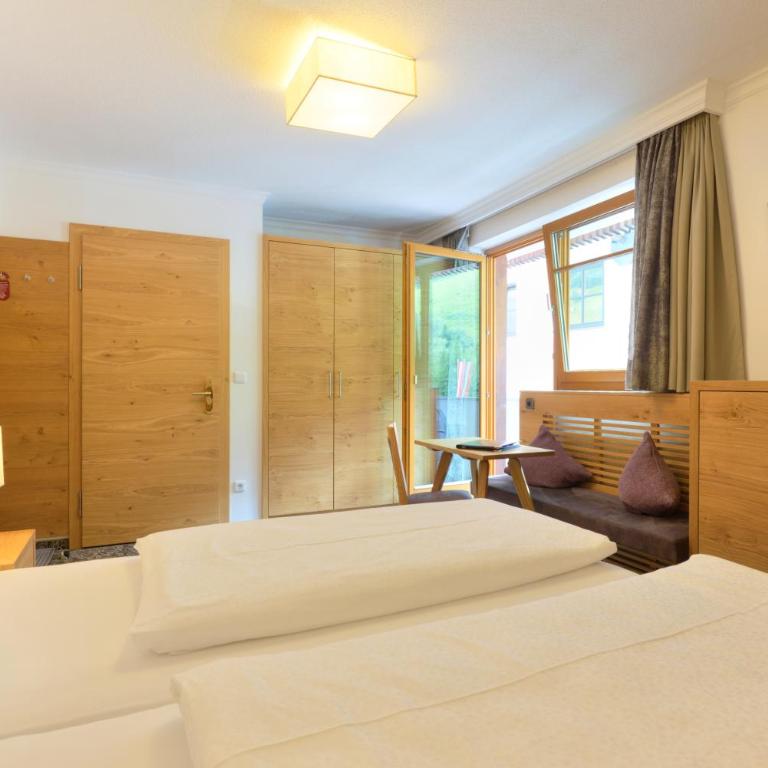 Aparthotel Acksteiner - Superior Doppelzimmer 1 mit Dusche - 8